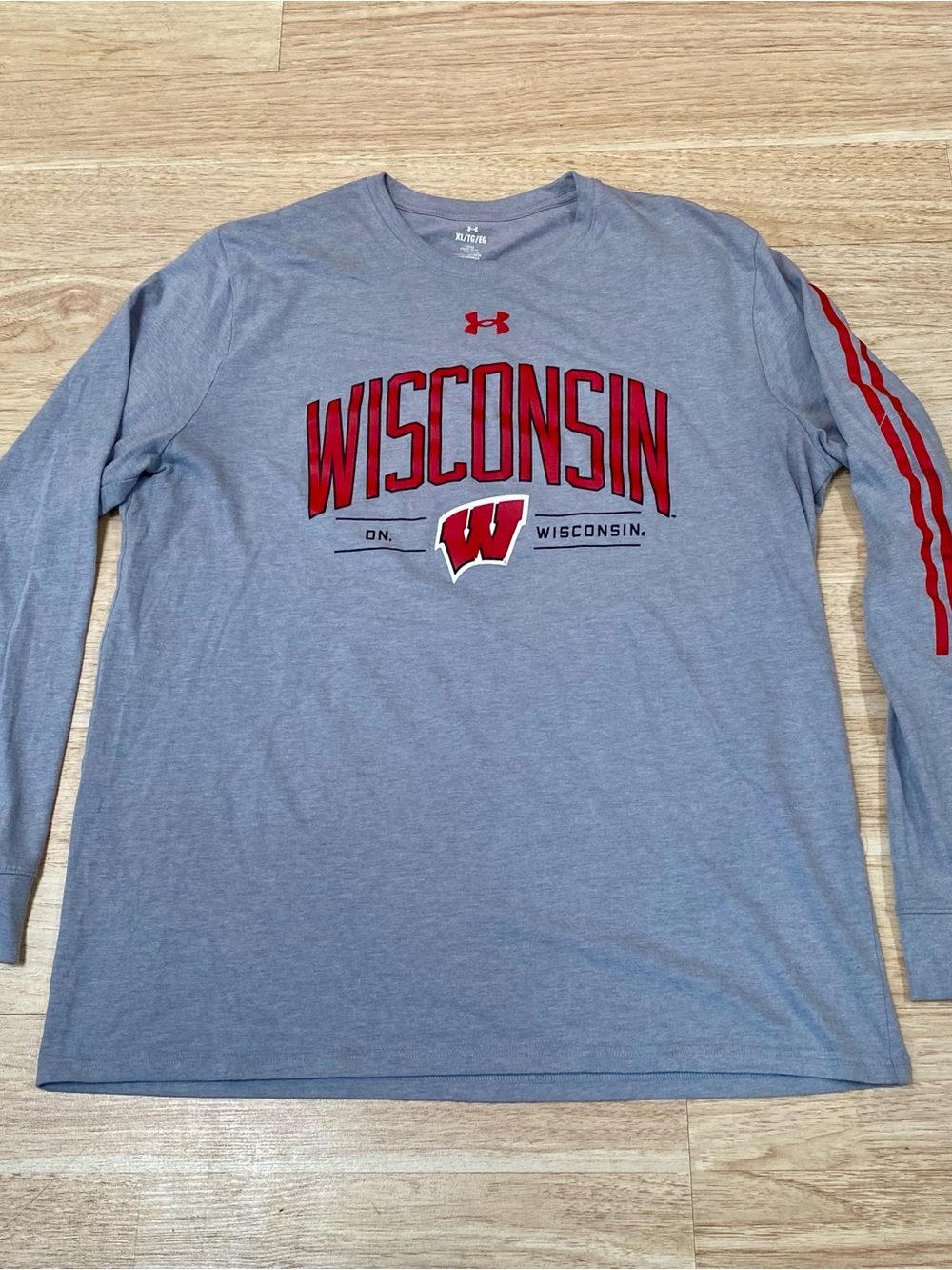 Wisconsin Badgers T-Shirt Men’s XL Heather Grey UA Long Sleeve Tee Shirt